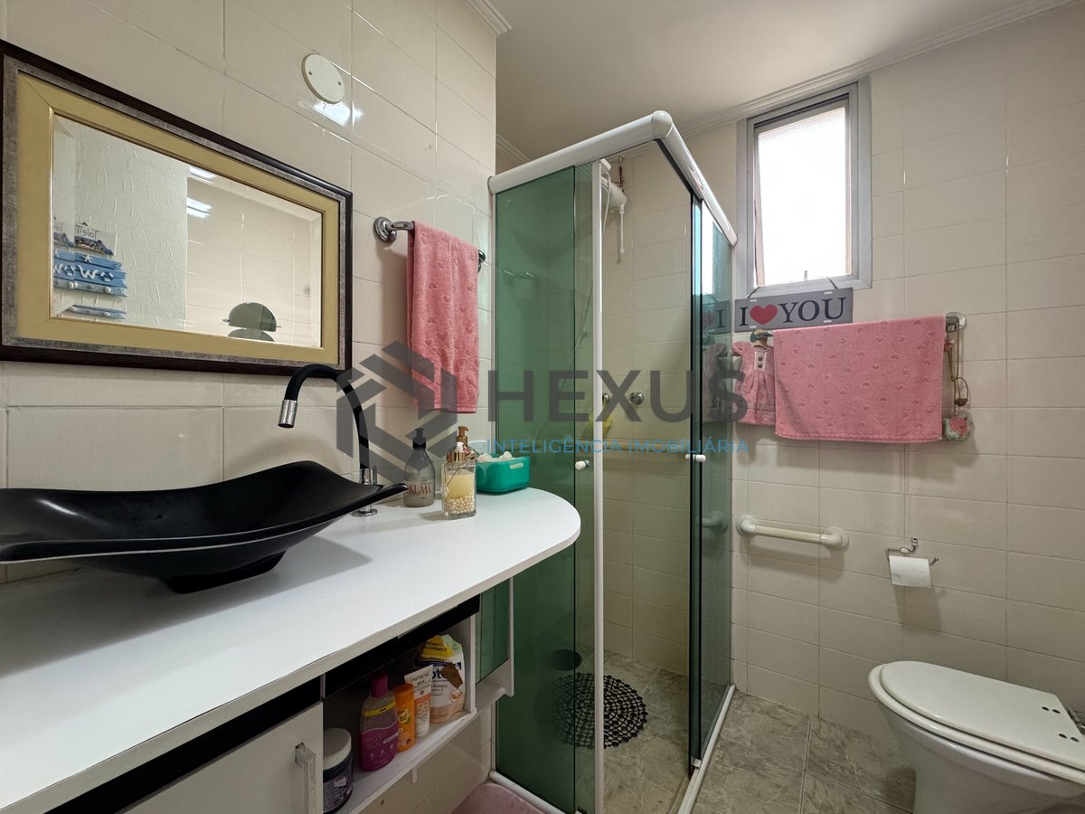 Foto 22 de Apartamento com varanda a uma quadra da Praia das Pitangueiras, Guaruja