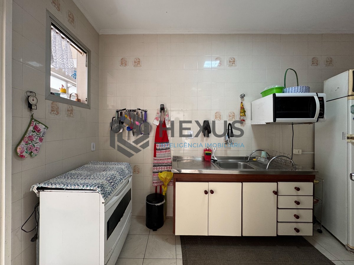Foto 25 de Apartamento com varanda a uma quadra da Praia das Pitangueiras, Guaruja