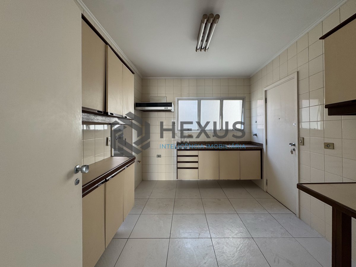 Foto 20 de Apartamento com varanda, lazer e vista mar a duas quadras da Praia das Pitangueiras, Guaruja