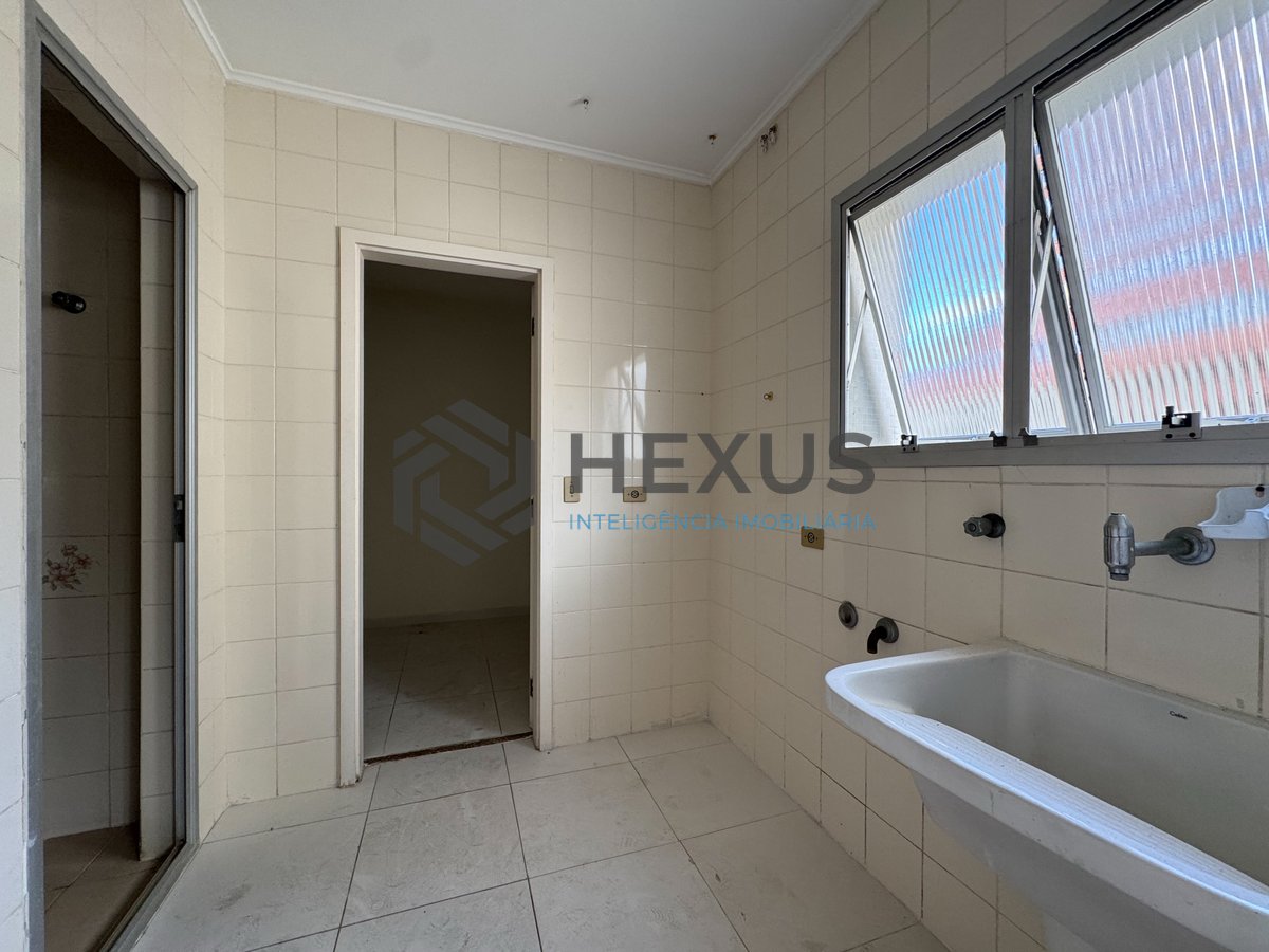 Foto 24 de Apartamento com varanda, lazer e vista mar a duas quadras da Praia das Pitangueiras, Guaruja