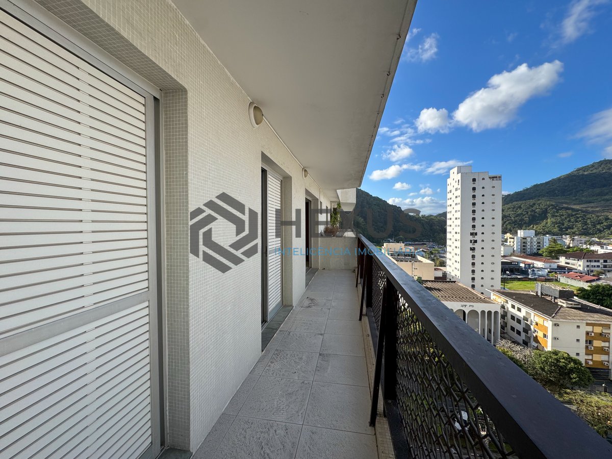Foto 7 de Apartamento com varanda, lazer e vista mar a duas quadras da Praia das Pitangueiras, Guaruja