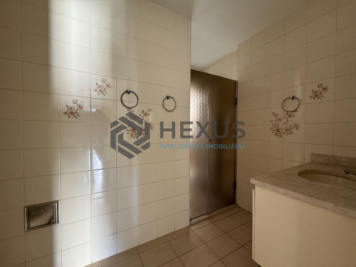 Foto 8 de Apartamento com varanda, lazer e vista mar a duas quadras da Praia das Pitangueiras, Guaruja