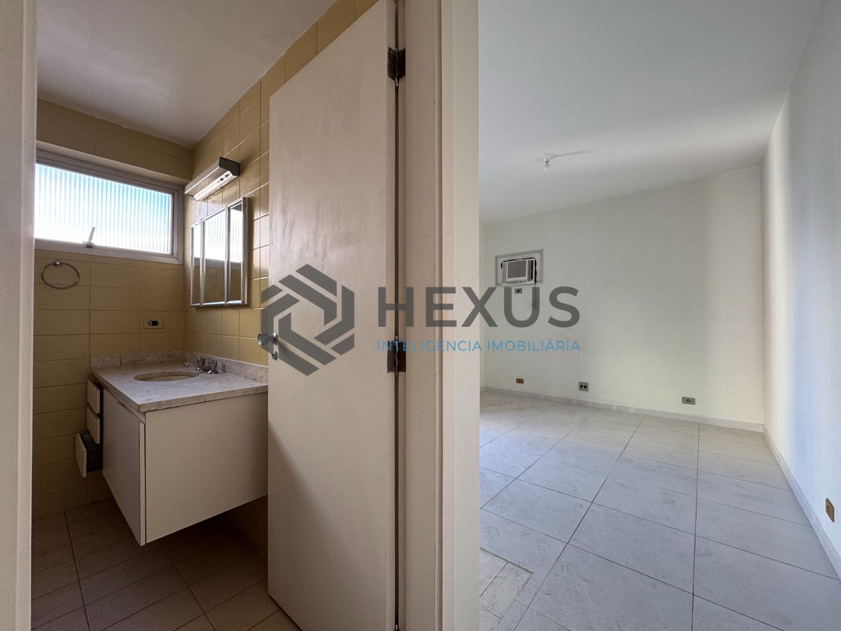 Foto 9 de Apartamento com varanda, lazer e vista mar a duas quadras da Praia das Pitangueiras, Guaruja