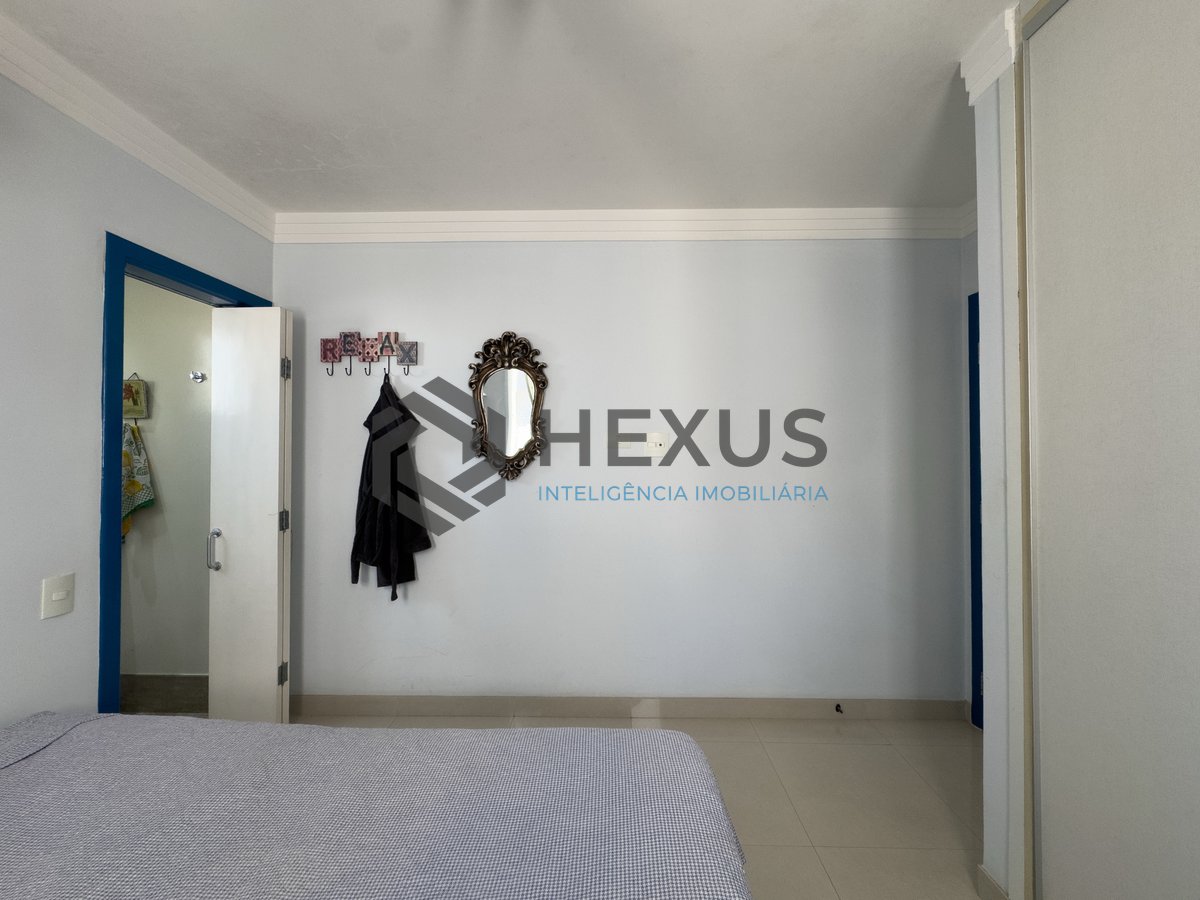 Foto 19 de Apartamento reformado com varanda e vista mar a uma quadra da Praia das Pitangueiras, Guaruja
