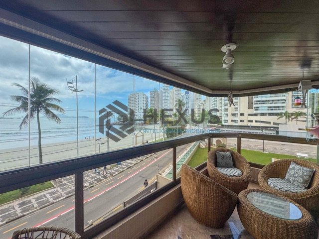 Foto 2 de Apartamento reformado frente mar com varanda vista mar e lazer na Praia das Asturias, Guaruja