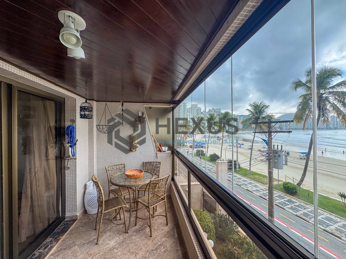 Foto 12 de Apartamento reformado frente mar com varanda vista mar e lazer na Praia das Asturias, Guaruja