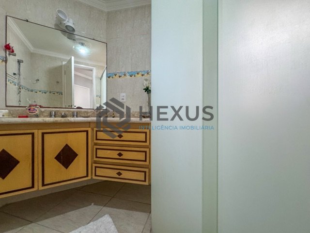 Foto 20 de Apartamento reformado frente mar com varanda vista mar e lazer na Praia das Asturias, Guaruja
