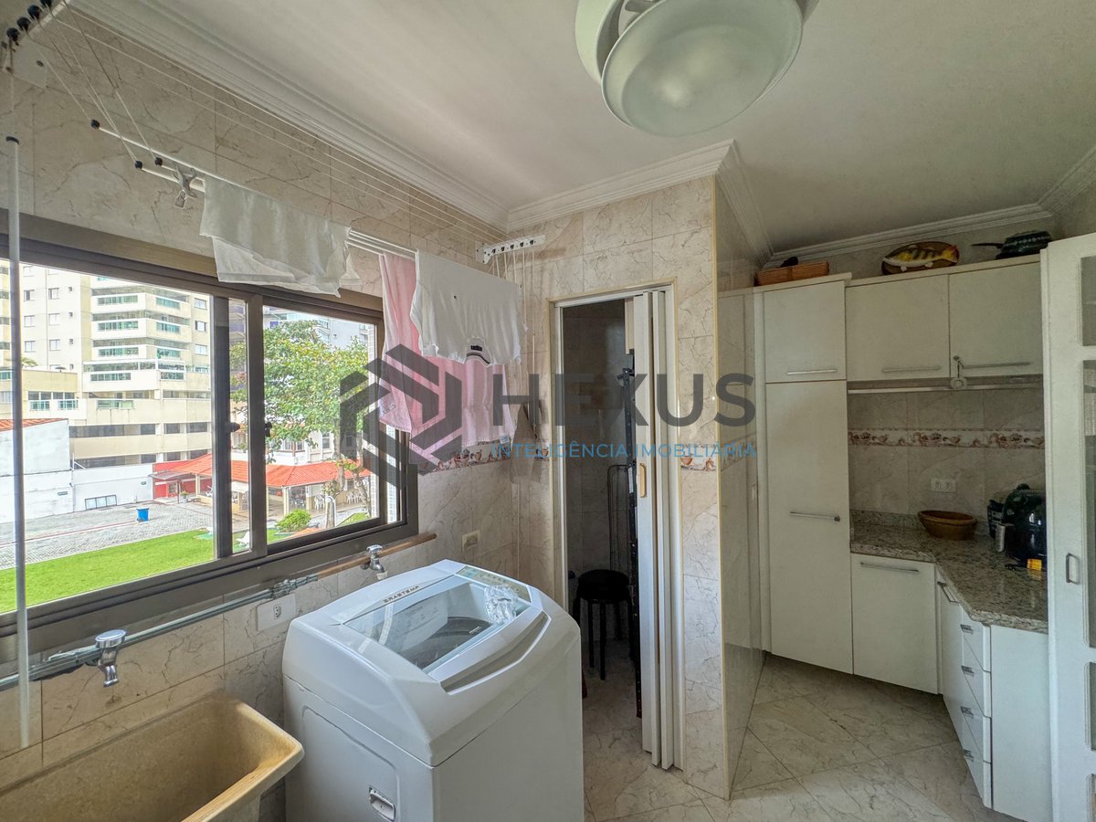 Foto 34 de Apartamento reformado frente mar com varanda vista mar e lazer na Praia das Asturias, Guaruja