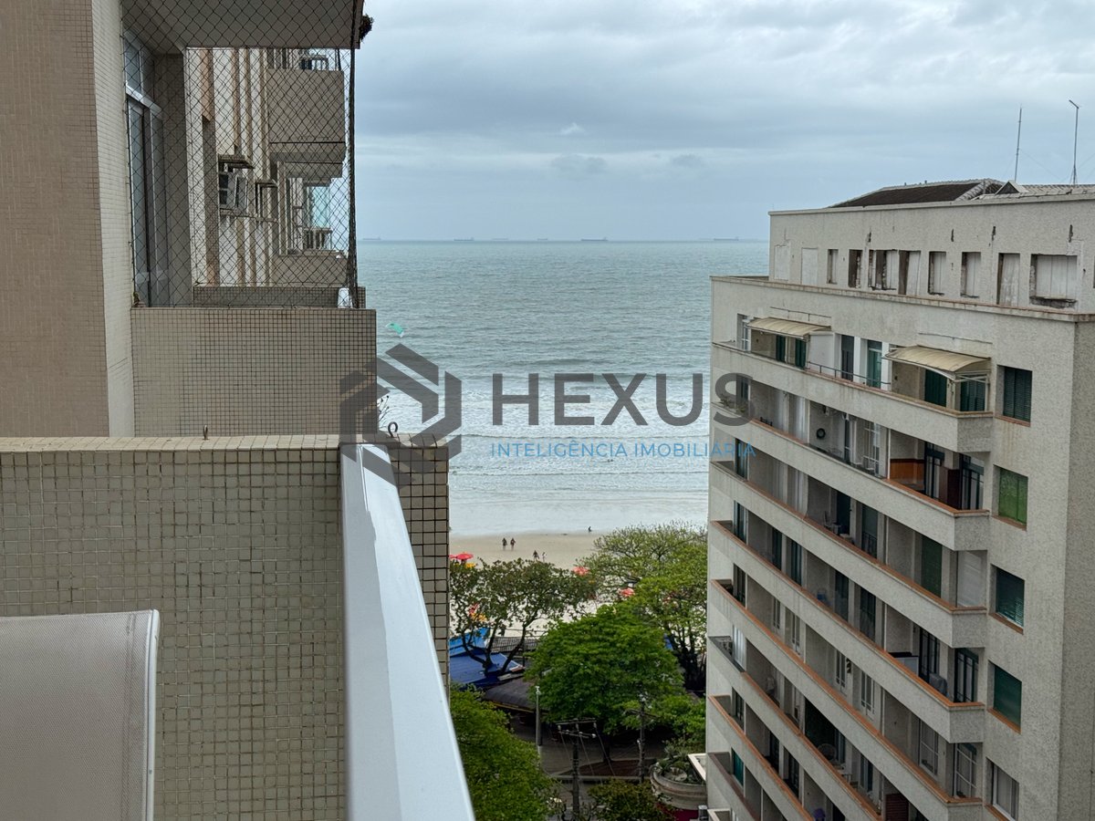 Foto 2 de Apartamento com varanda e vista mar na quadra mar da Praia das Pitangueiras, Guaruja