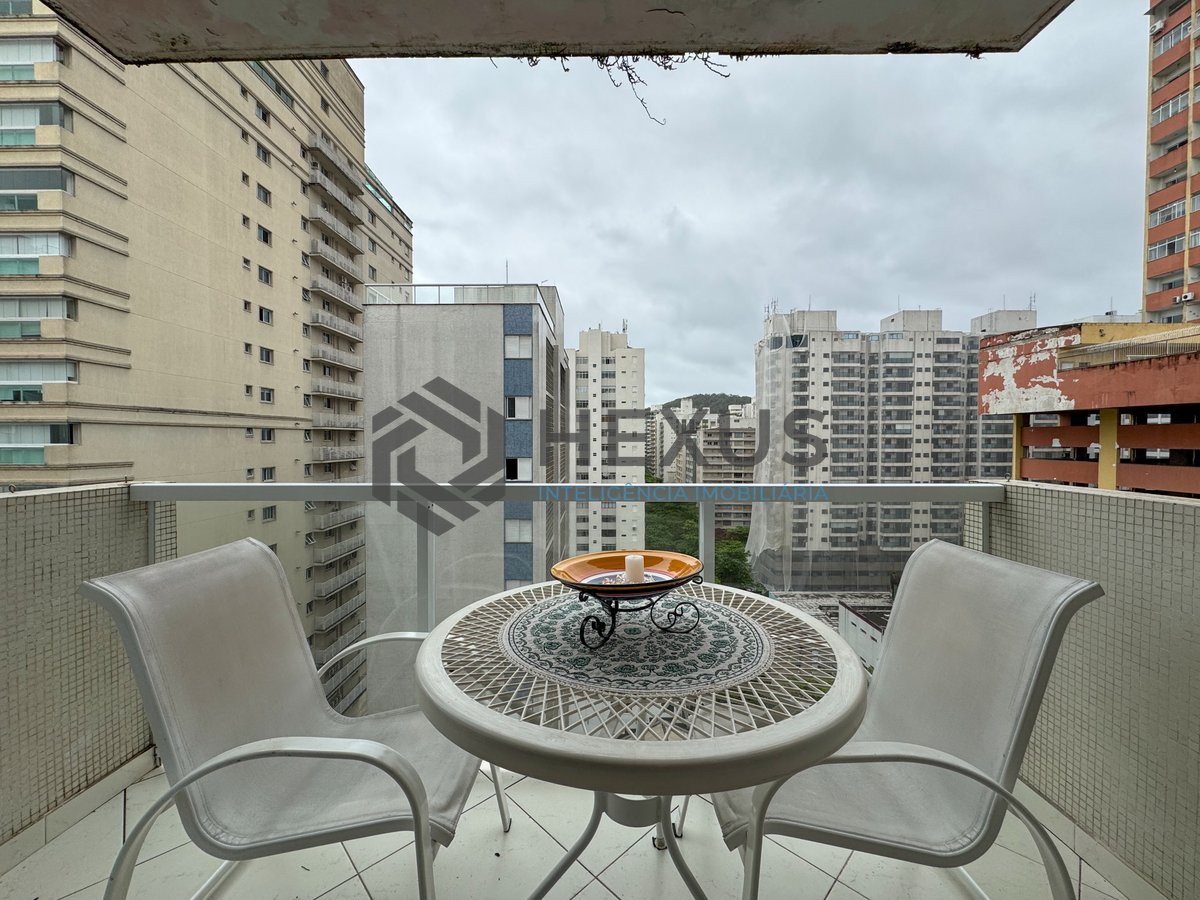 Foto 11 de Apartamento com varanda e vista mar na quadra mar da Praia das Pitangueiras, Guaruja