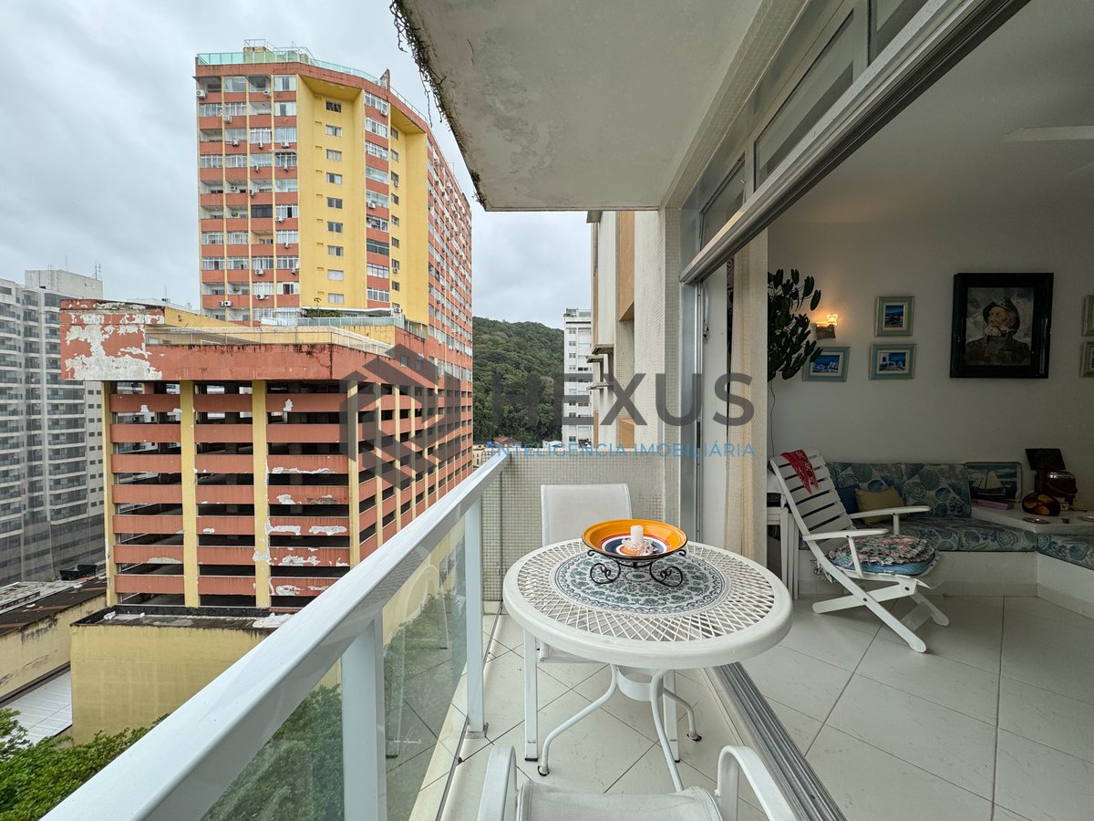 Foto 12 de Apartamento com varanda e vista mar na quadra mar da Praia das Pitangueiras, Guaruja