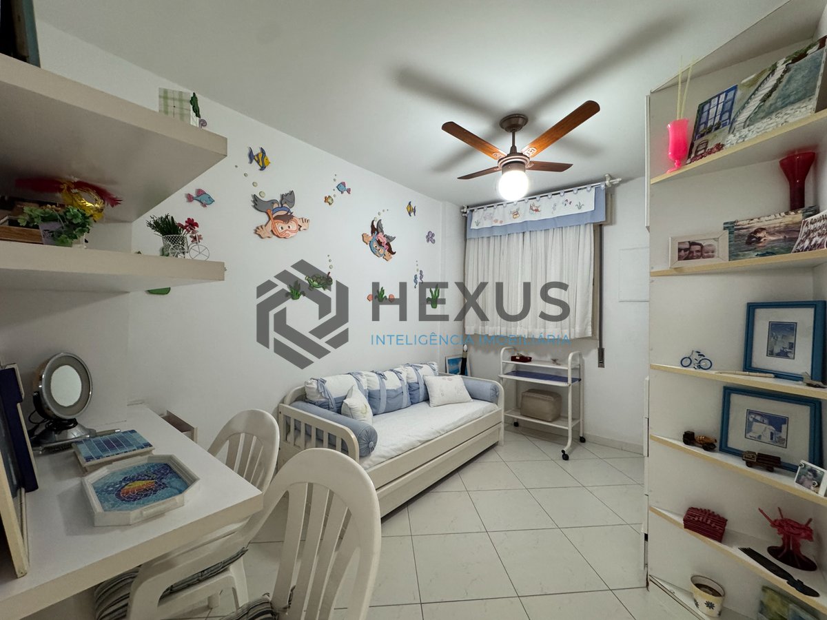 Foto 14 de Apartamento com varanda e vista mar na quadra mar da Praia das Pitangueiras, Guaruja