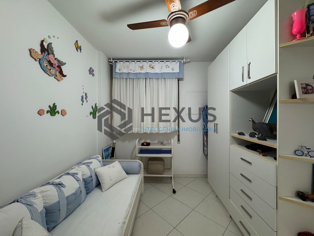 Foto 15 de Apartamento com varanda e vista mar na quadra mar da Praia das Pitangueiras, Guaruja