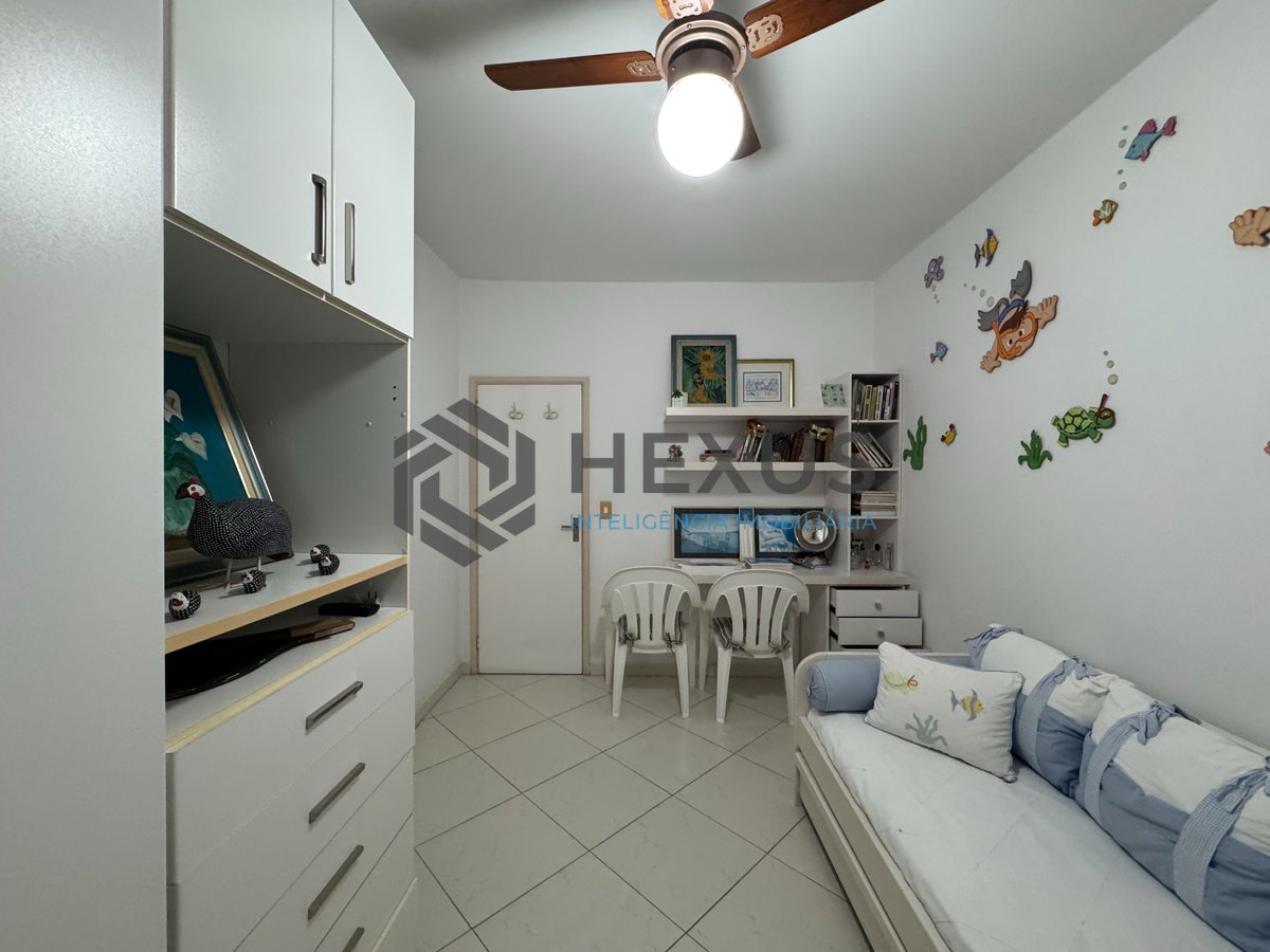 Foto 16 de Apartamento com varanda e vista mar na quadra mar da Praia das Pitangueiras, Guaruja