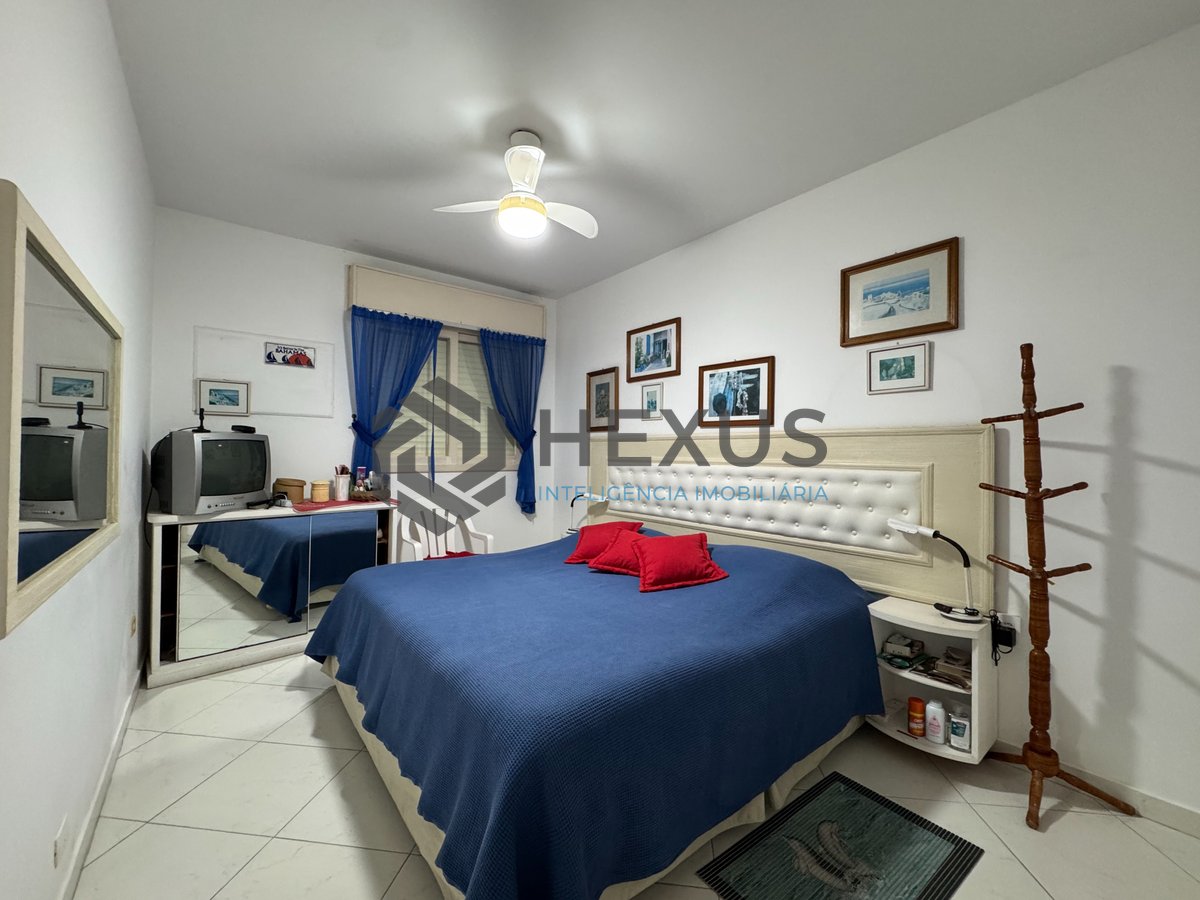 Foto 17 de Apartamento com varanda e vista mar na quadra mar da Praia das Pitangueiras, Guaruja