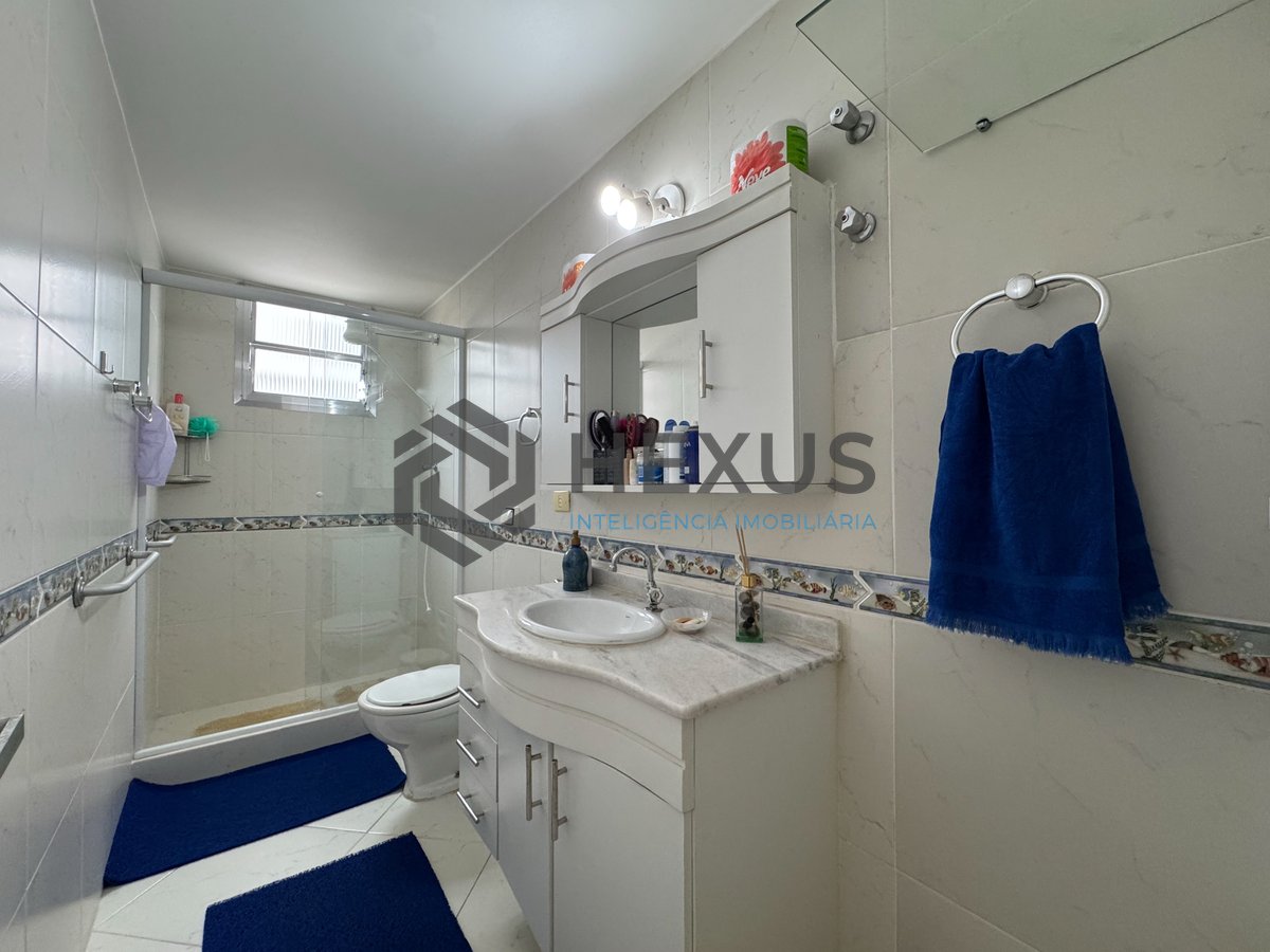 Foto 23 de Apartamento com varanda e vista mar na quadra mar da Praia das Pitangueiras, Guaruja