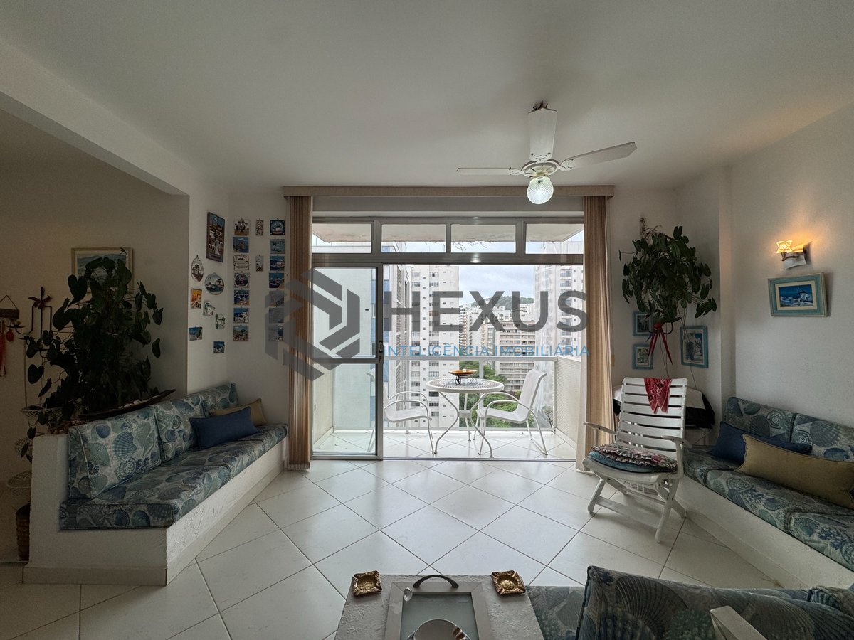 Foto 6 de Apartamento com varanda e vista mar na quadra mar da Praia das Pitangueiras, Guaruja