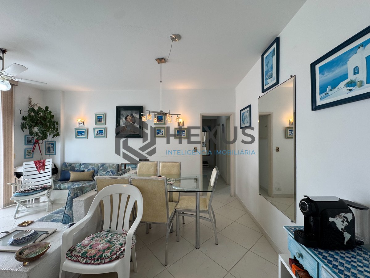 Foto 10 de Apartamento com varanda e vista mar na quadra mar da Praia das Pitangueiras, Guaruja