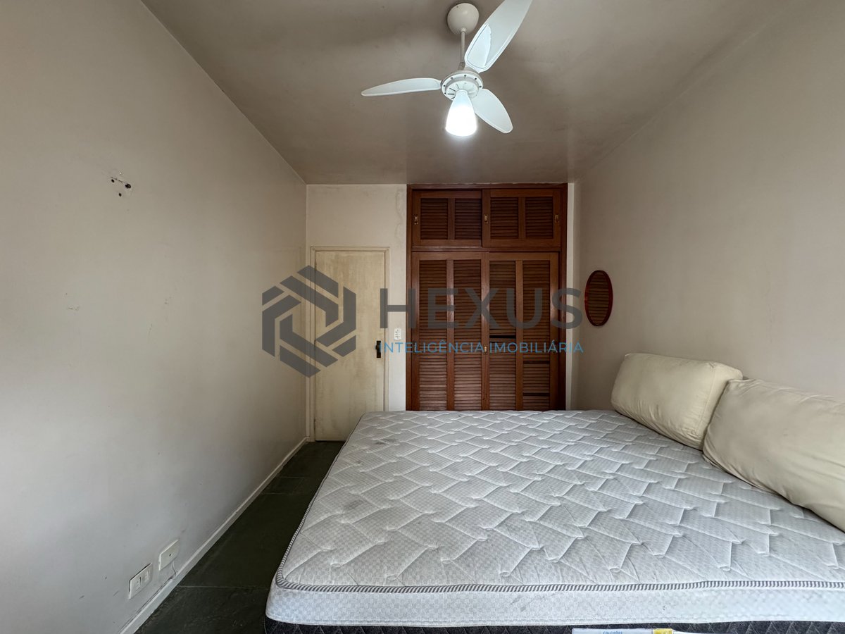 Foto 13 de Apartamento com varanda e vista mar na quadra mar da Praia das Pitangueiras, Guaruja