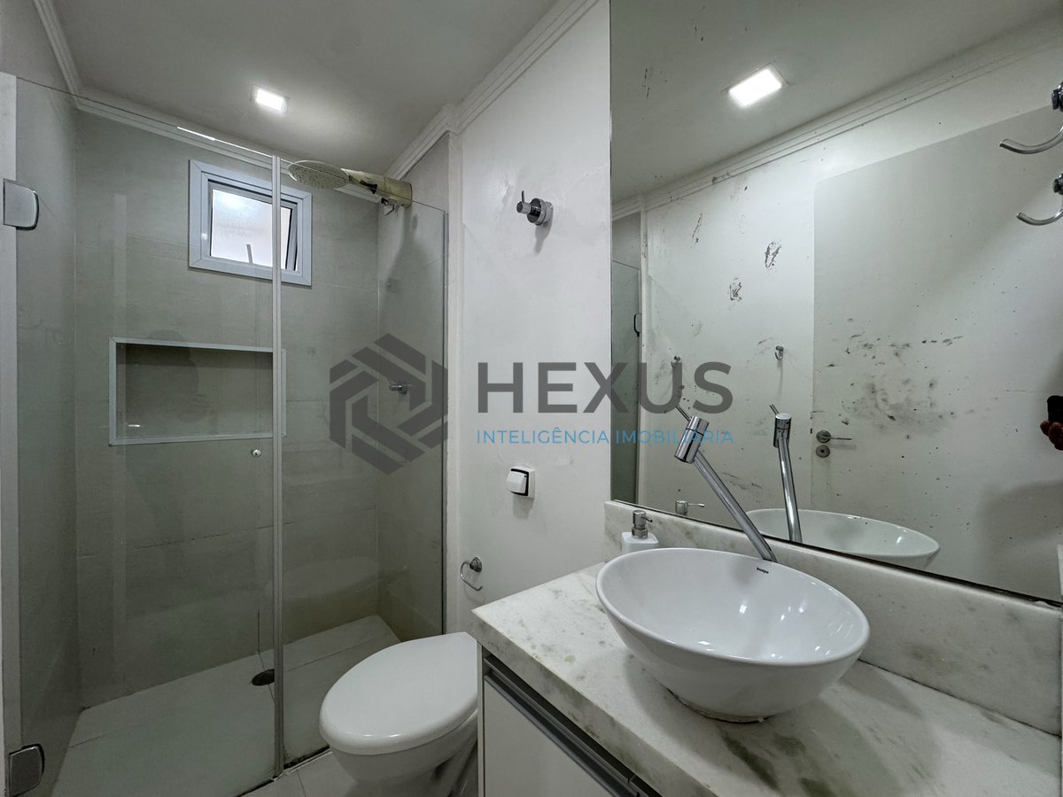 Foto 18 de Apartamento com varanda e vista mar na quadra mar da Praia das Pitangueiras, Guaruja
