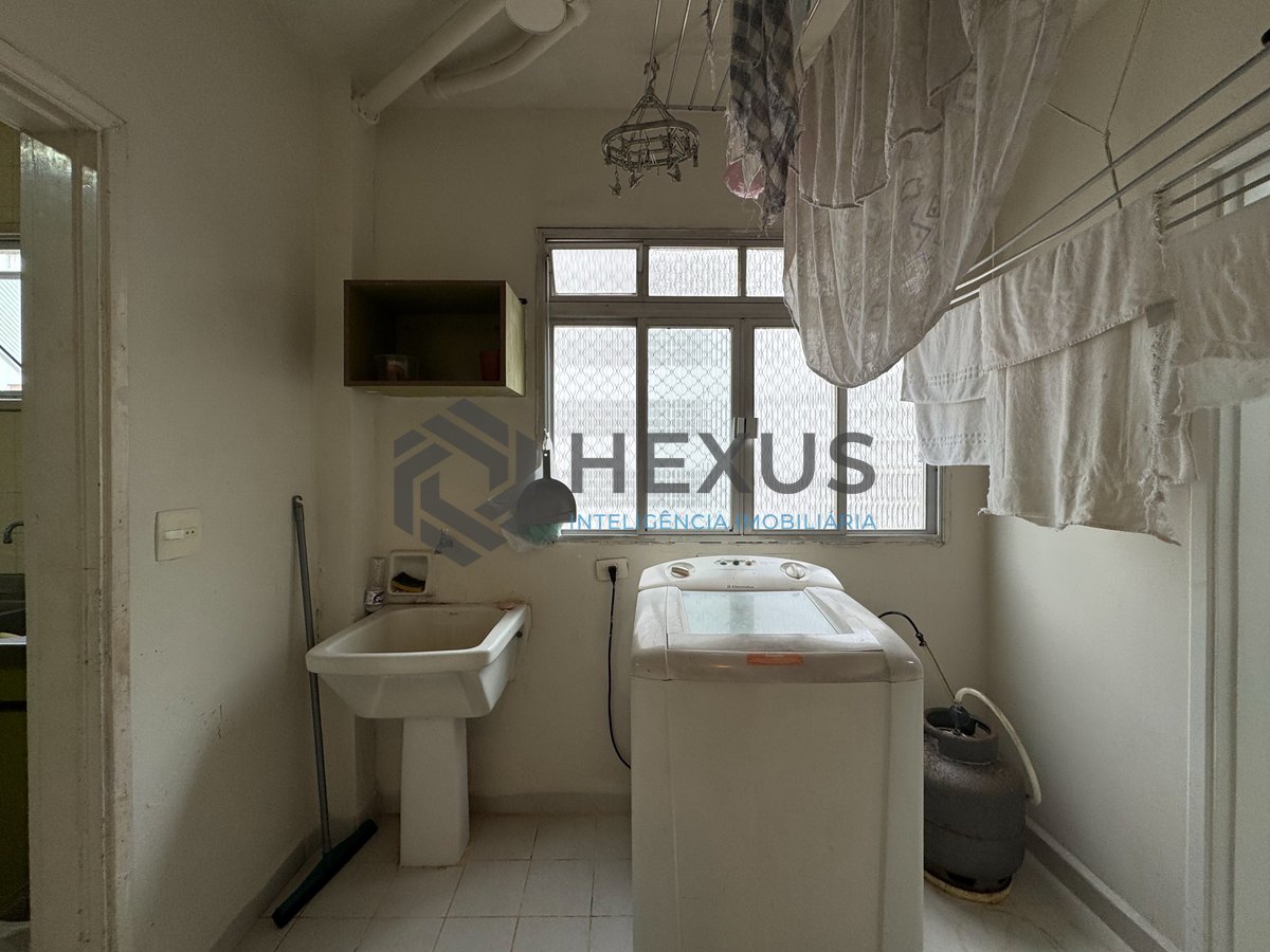 Foto 23 de Apartamento com varanda e vista mar na quadra mar da Praia das Pitangueiras, Guaruja