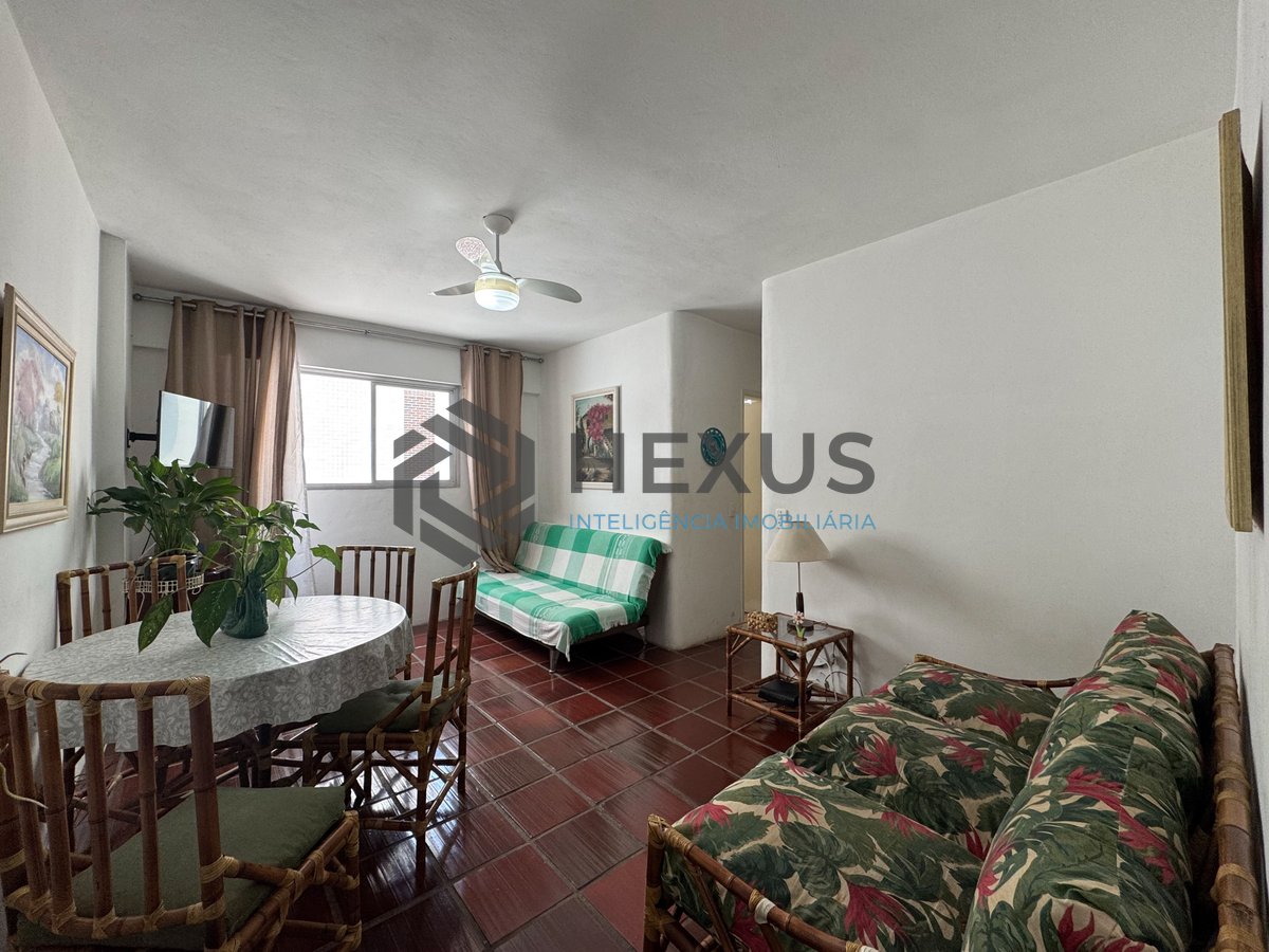 Foto 2 de Apartamento com despesas baixas a duas quadras da Praia das Pitangueiras, Guaruja