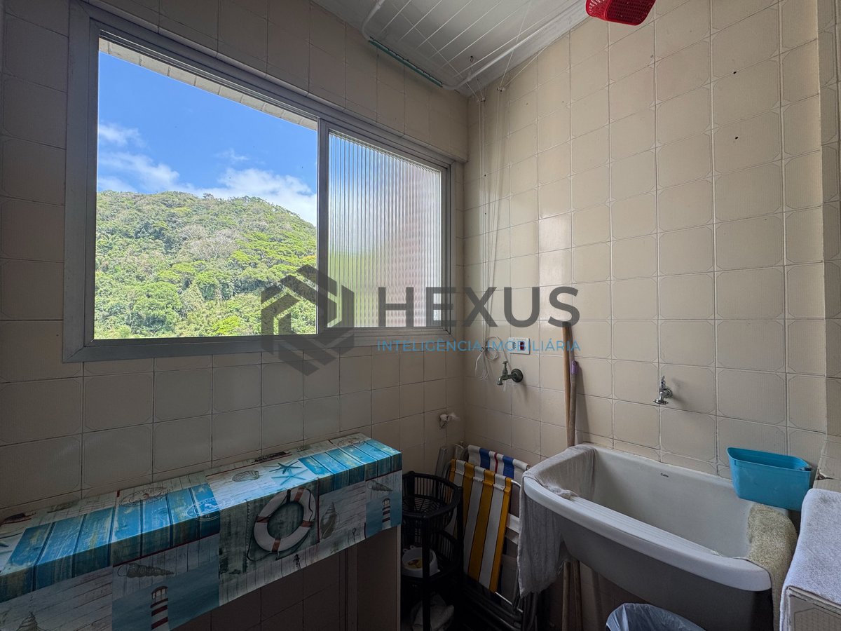 Foto 14 de Apartamento com despesas baixas a duas quadras da Praia das Pitangueiras, Guaruja
