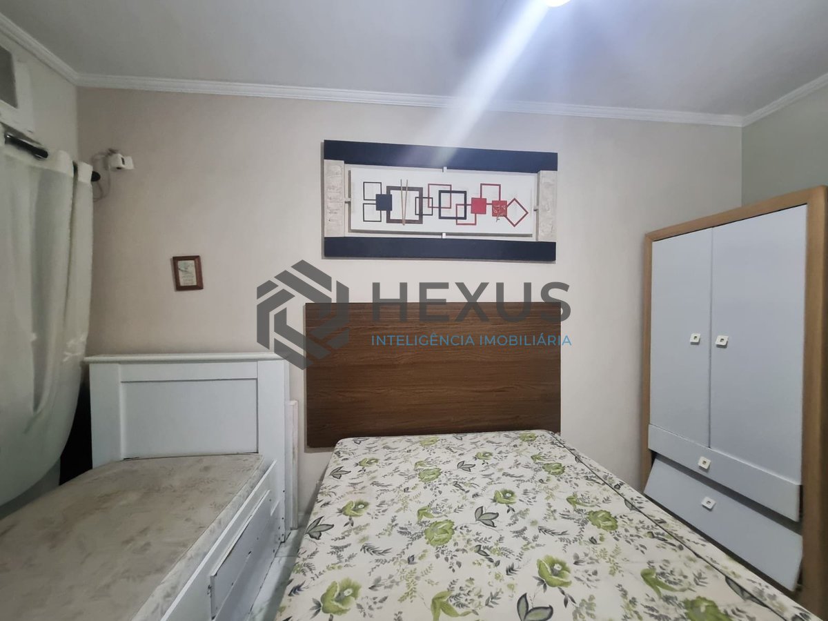 Foto 11 de Apartamento reformado com varanda, lazer, piscina e churrasqueira a duas quadras da Praia das Pitangueiras, Guaruja