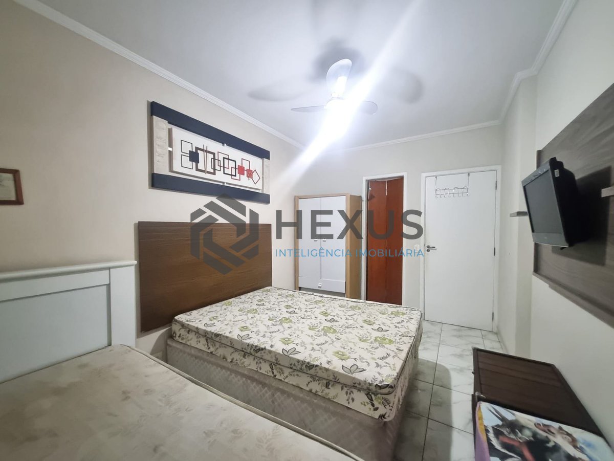 Foto 13 de Apartamento reformado com varanda, lazer, piscina e churrasqueira a duas quadras da Praia das Pitangueiras, Guaruja