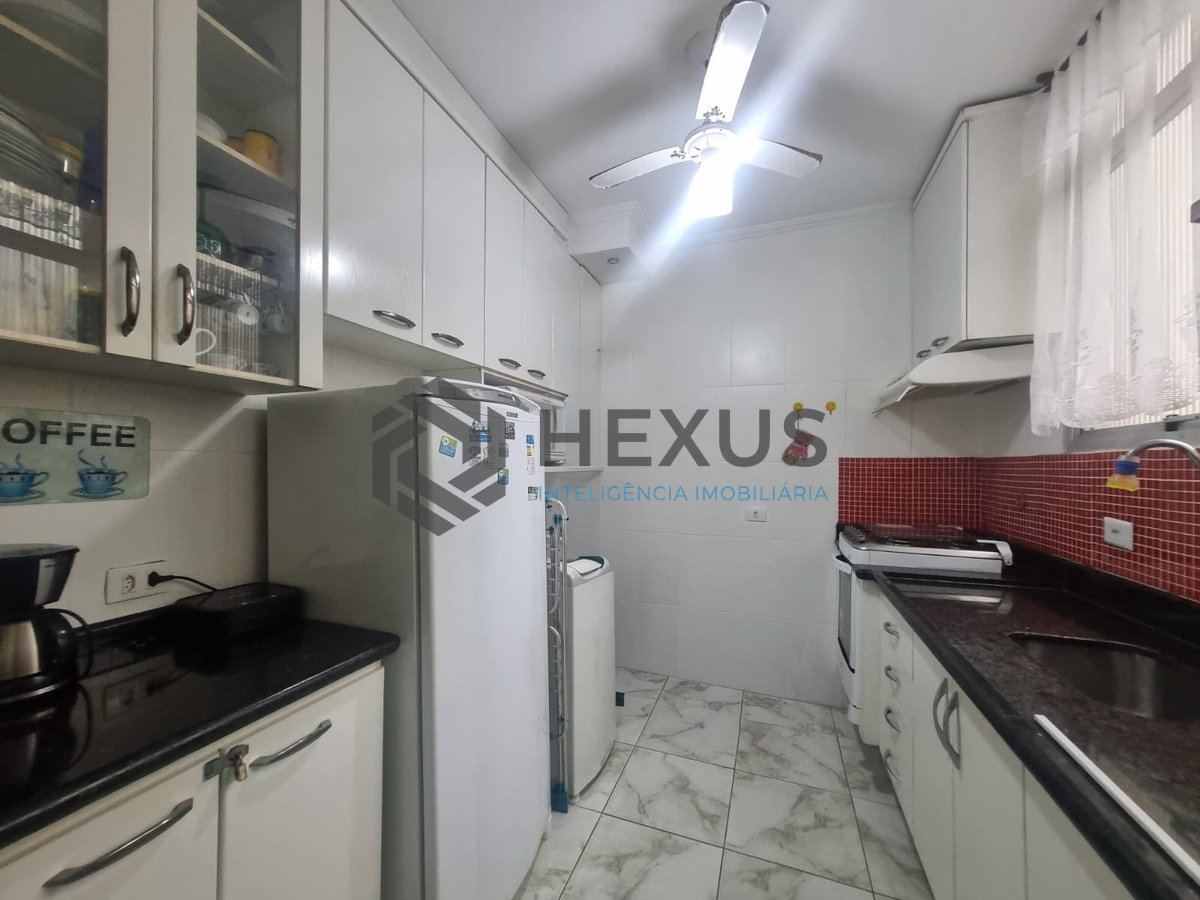 Foto 16 de Apartamento reformado com varanda, lazer, piscina e churrasqueira a duas quadras da Praia das Pitangueiras, Guaruja