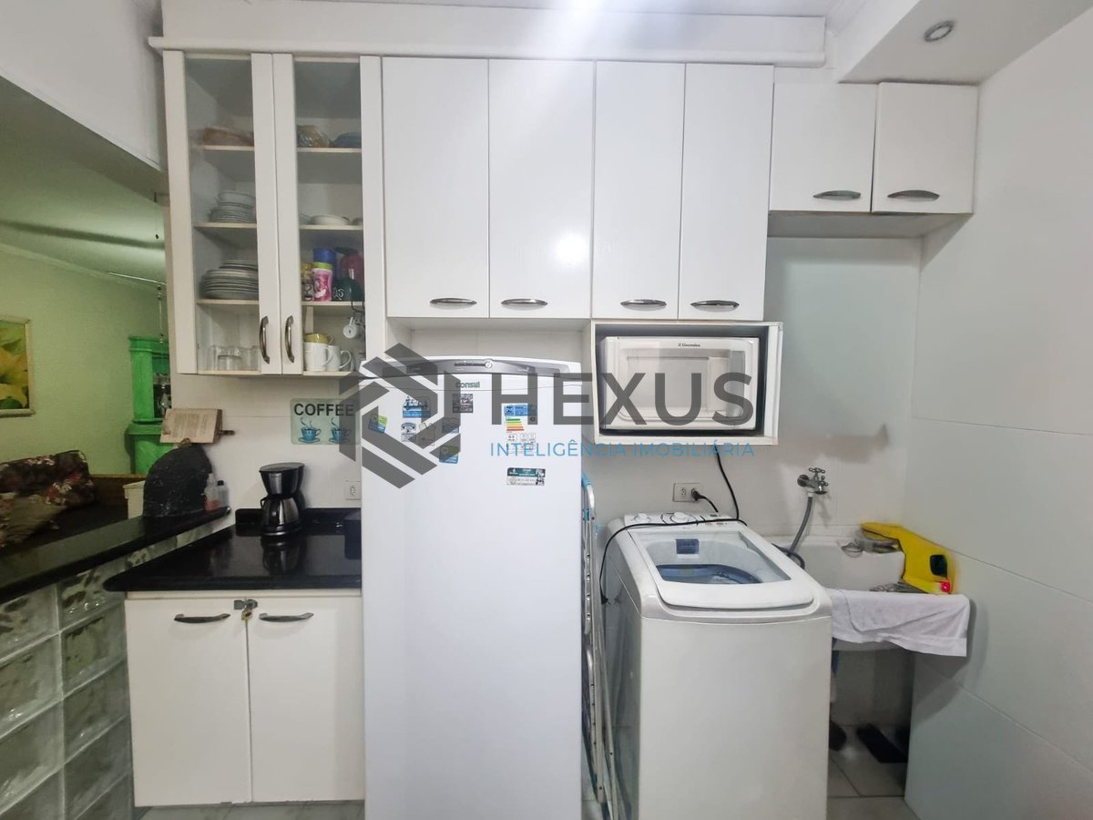Foto 18 de Apartamento reformado com varanda, lazer, piscina e churrasqueira a duas quadras da Praia das Pitangueiras, Guaruja