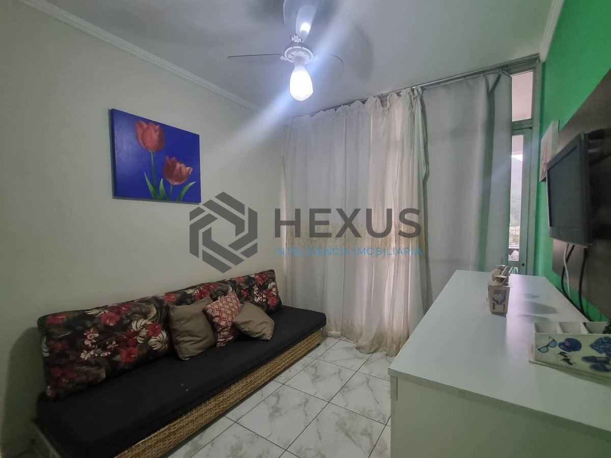 Foto 8 de Apartamento reformado com varanda, lazer, piscina e churrasqueira a duas quadras da Praia das Pitangueiras, Guaruja