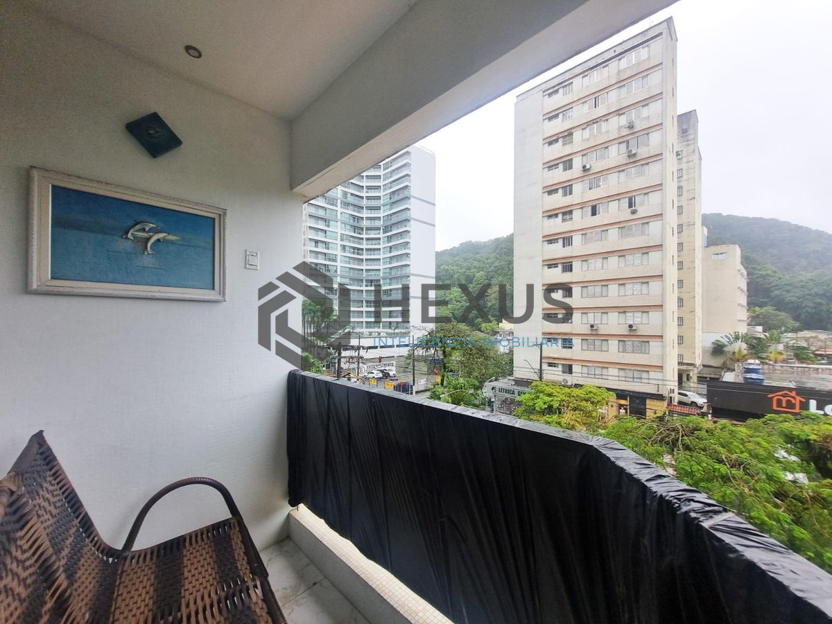 Foto 10 de Apartamento reformado com varanda, lazer, piscina e churrasqueira a duas quadras da Praia das Pitangueiras, Guaruja