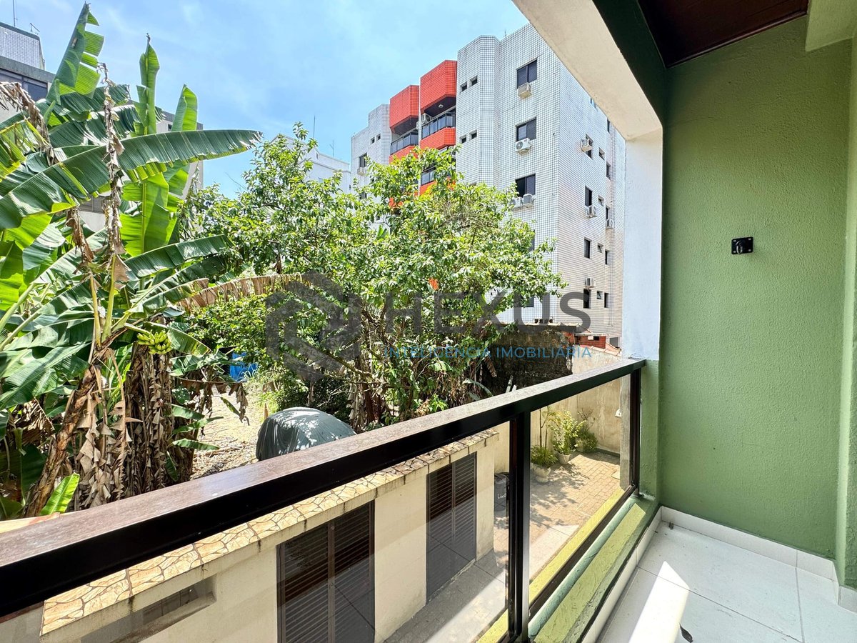 Foto 6 de Apartamento com varanda na Praia do Tombo, Guaruja