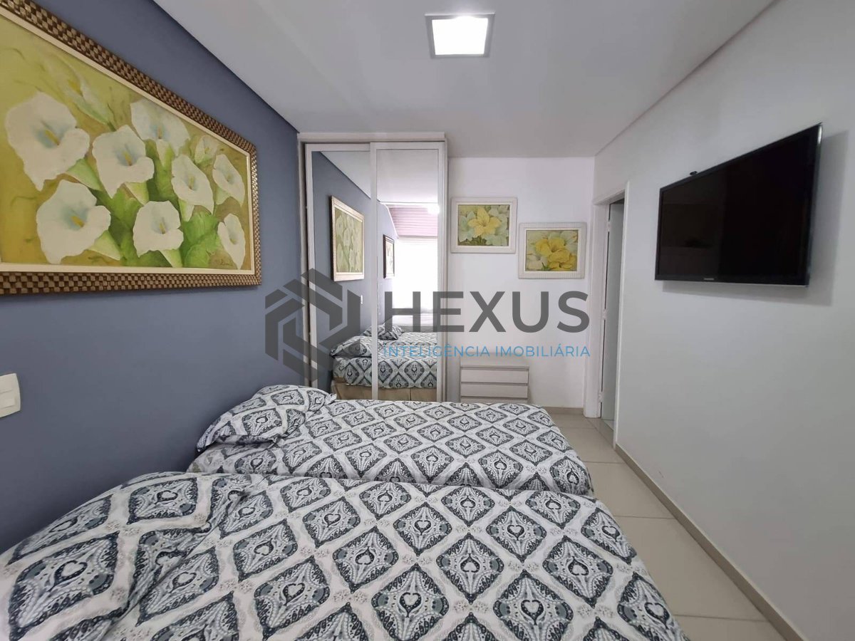 Foto 12 de Apartamento reformado com varanda e lazer na beira mar da Praia das Pitangueiras, Guaruja