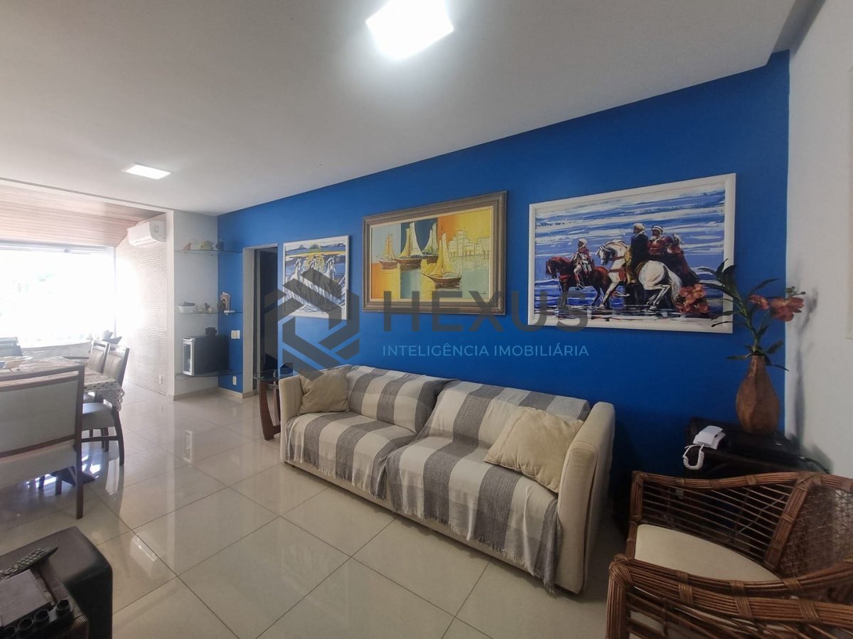 Foto 3 de Apartamento reformado com varanda e lazer na beira mar da Praia das Pitangueiras, Guaruja