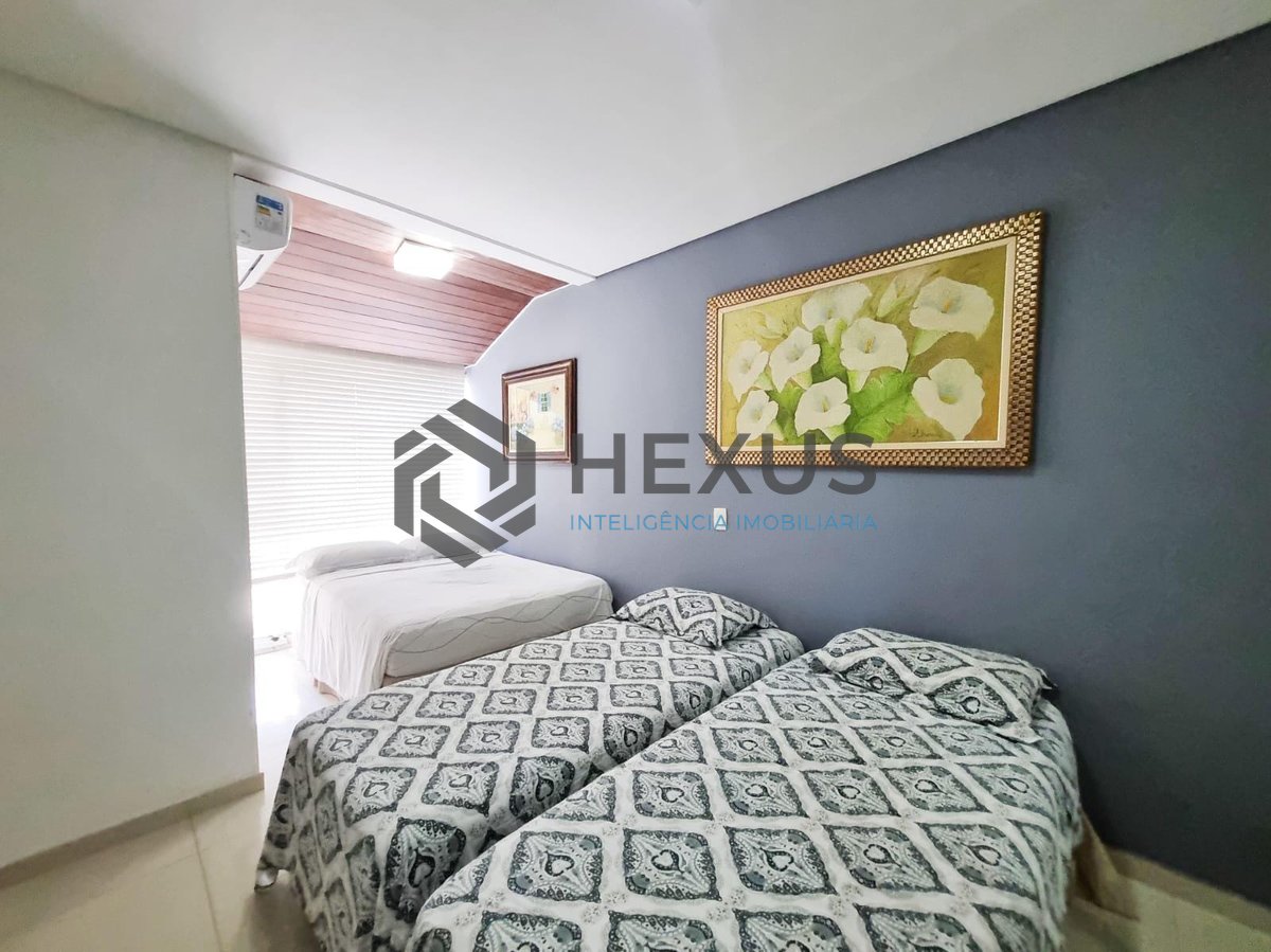 Foto 9 de Apartamento reformado com varanda e lazer na beira mar da Praia das Pitangueiras, Guaruja