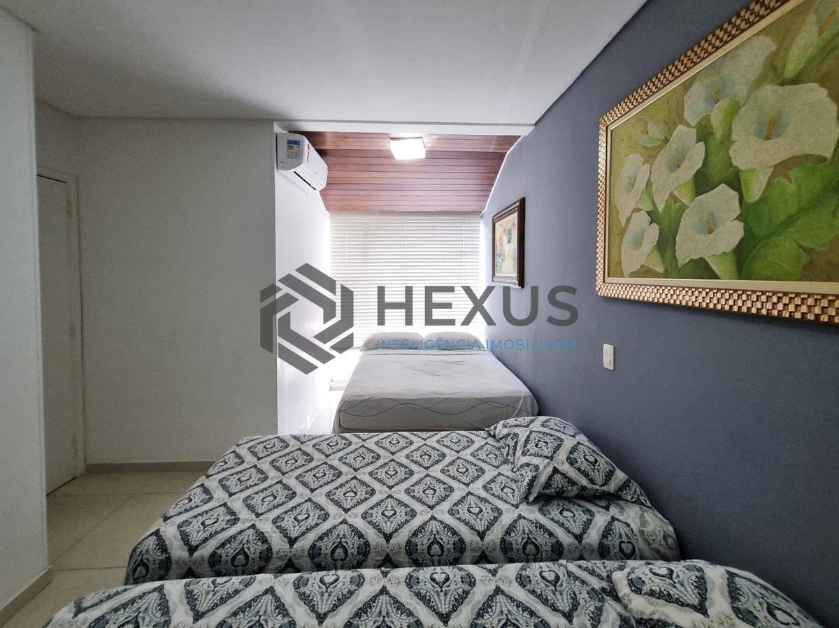 Foto 10 de Apartamento reformado com varanda e lazer na beira mar da Praia das Pitangueiras, Guaruja