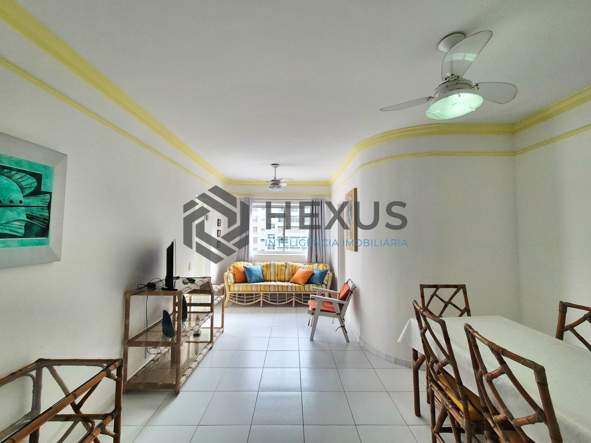 Foto 3 de Apartamento com varanda e lazer a uma quadra da Praia das Pitangueiras, Guaruja