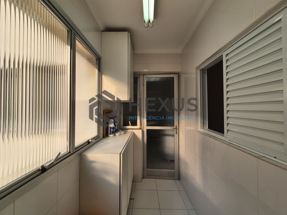 Foto 30 de Apartamento com varanda e lazer a uma quadra da Praia das Pitangueiras, Guaruja