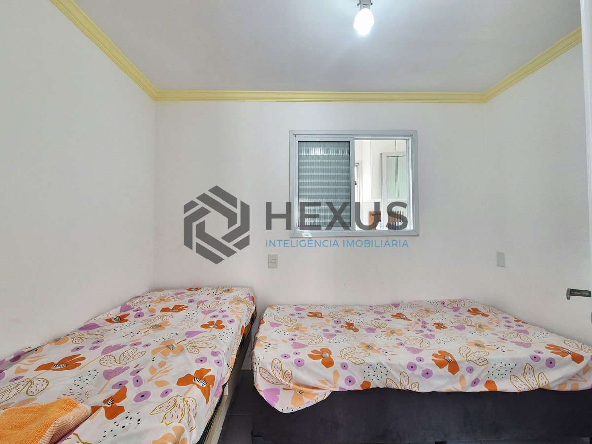Foto 6 de Apartamento com varanda e lazer a uma quadra da Praia das Pitangueiras, Guaruja
