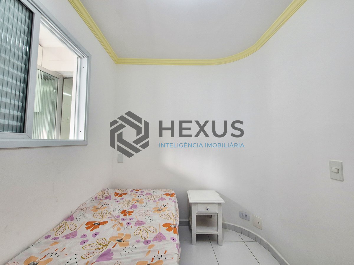 Foto 7 de Apartamento com varanda e lazer a uma quadra da Praia das Pitangueiras, Guaruja