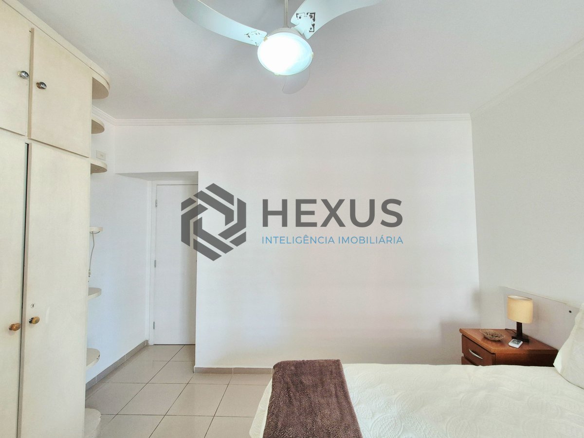 Foto 11 de Apartamento reformado com varanda e lazer na Praia das Pitangueiras, Guaruja