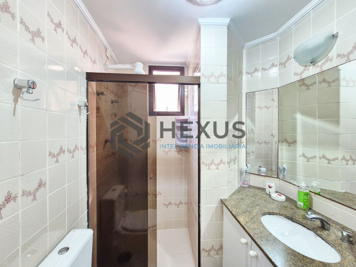 Foto 25 de Apartamento reformado com varanda e lazer na Praia das Pitangueiras, Guaruja