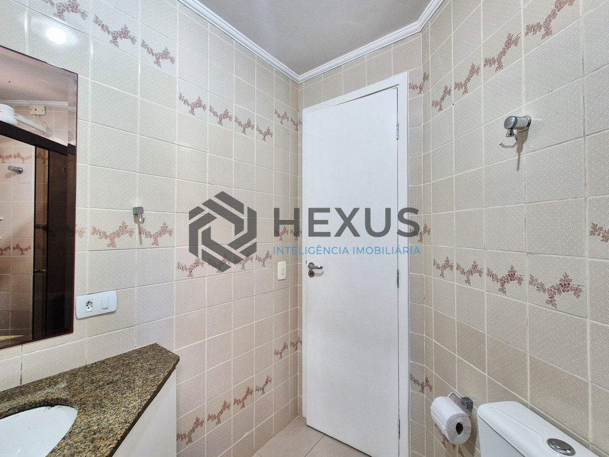 Foto 26 de Apartamento reformado com varanda e lazer na Praia das Pitangueiras, Guaruja