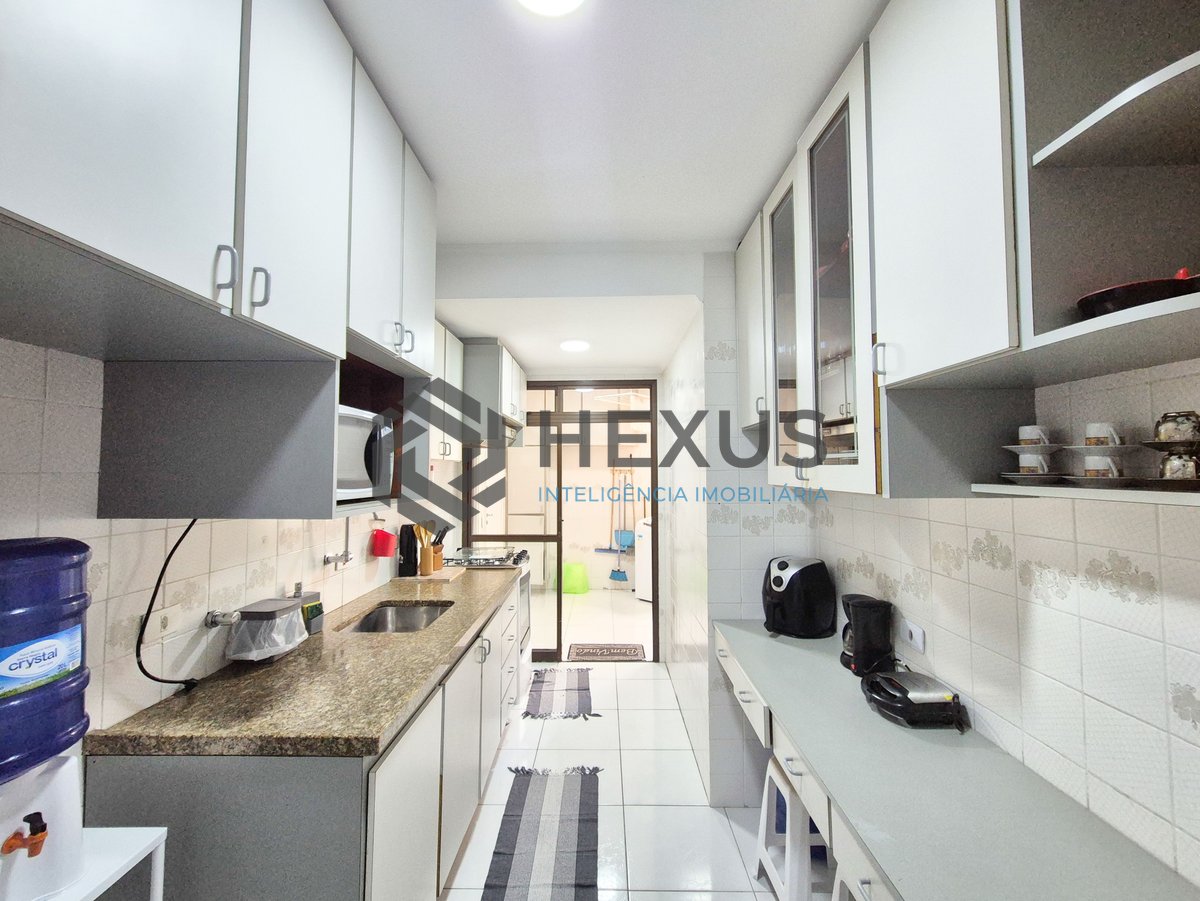 Foto 29 de Apartamento reformado com varanda e lazer na Praia das Pitangueiras, Guaruja