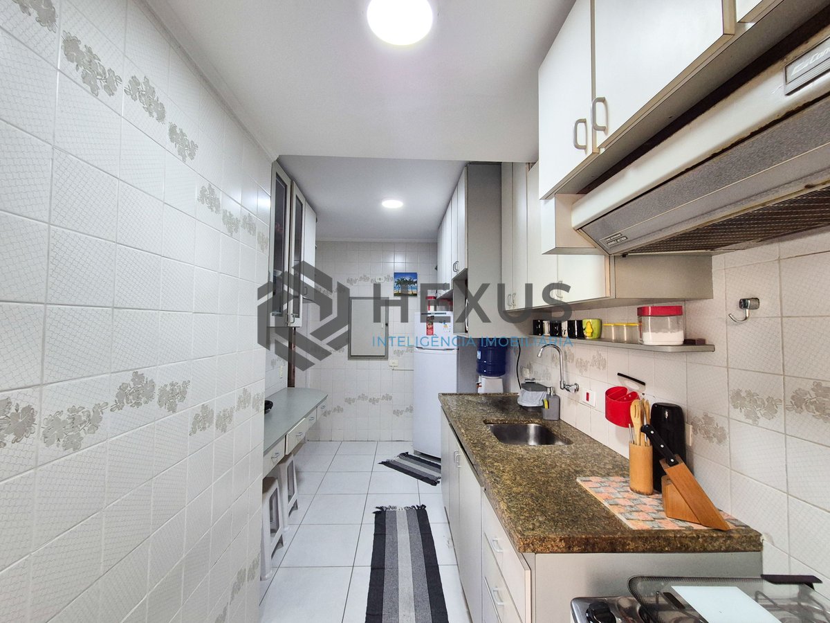 Foto 30 de Apartamento reformado com varanda e lazer na Praia das Pitangueiras, Guaruja
