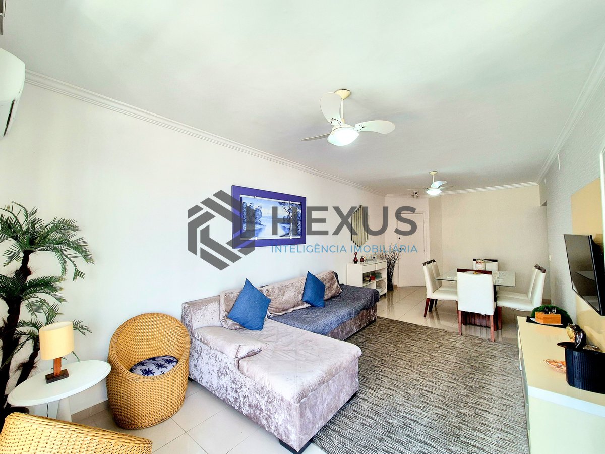 Foto 4 de Apartamento reformado com varanda e lazer na Praia das Pitangueiras, Guaruja