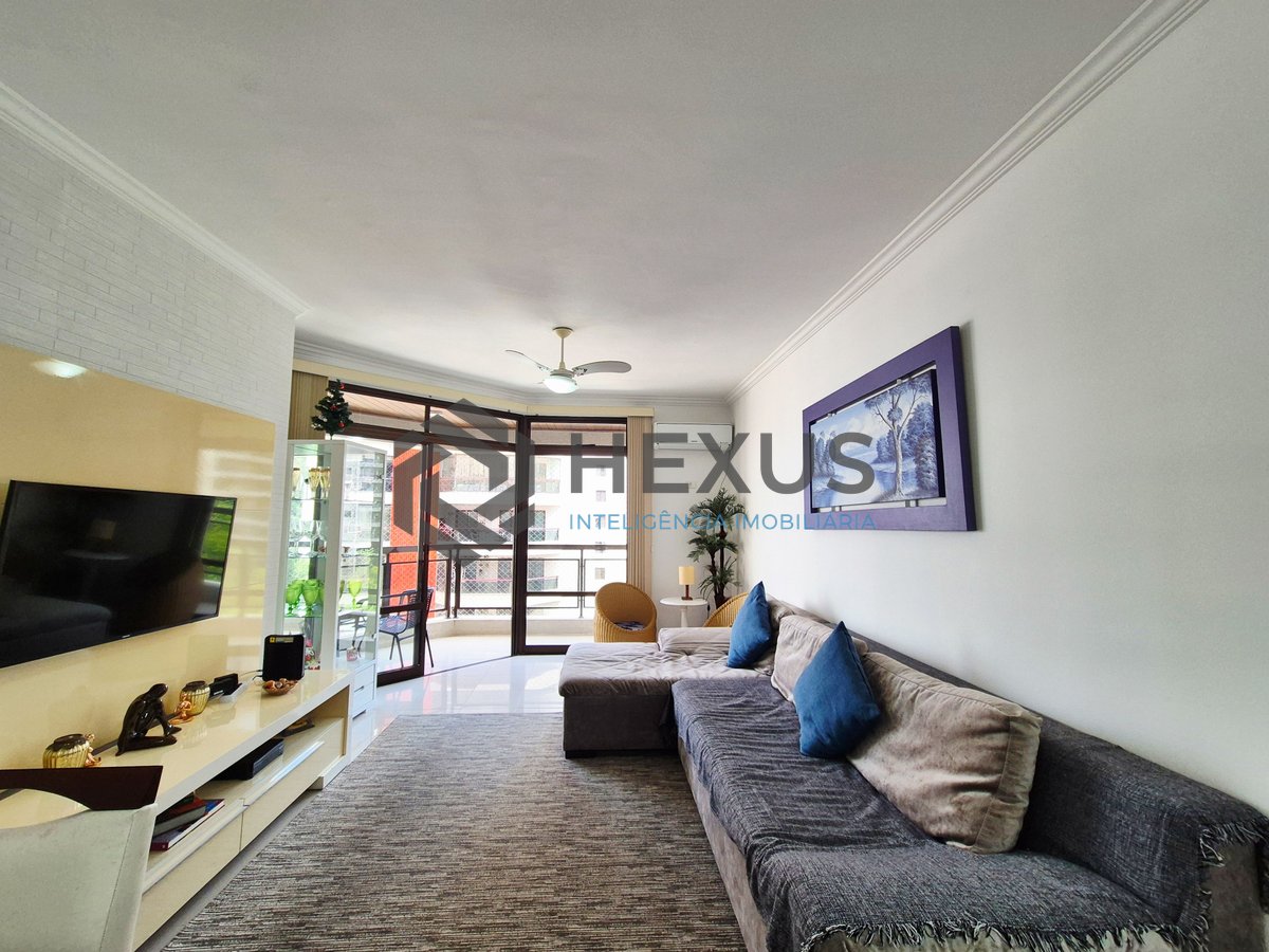 Foto 6 de Apartamento reformado com varanda e lazer na Praia das Pitangueiras, Guaruja