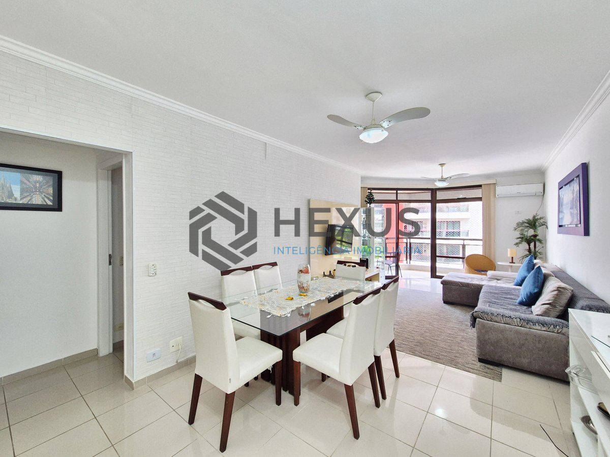 Foto 8 de Apartamento reformado com varanda e lazer na Praia das Pitangueiras, Guaruja
